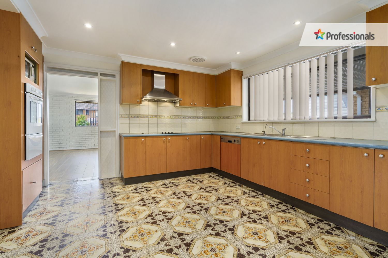 13 Demeyrick Avenue, Casula NSW 2170, Image 2