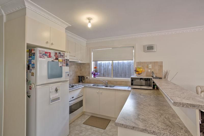 2/14 Santolin Drive, HILLSIDE VIC 3037, Image 1