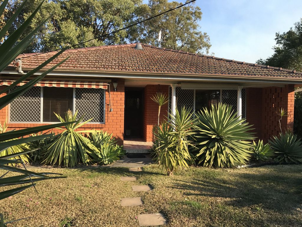 2 bedrooms House in 6 Erina Ave WOY WOY NSW, 2256