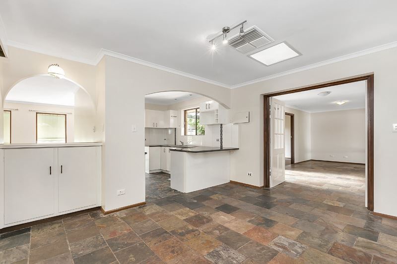 13 Woodham Court, Aberfoyle Park SA 5159, Image 2