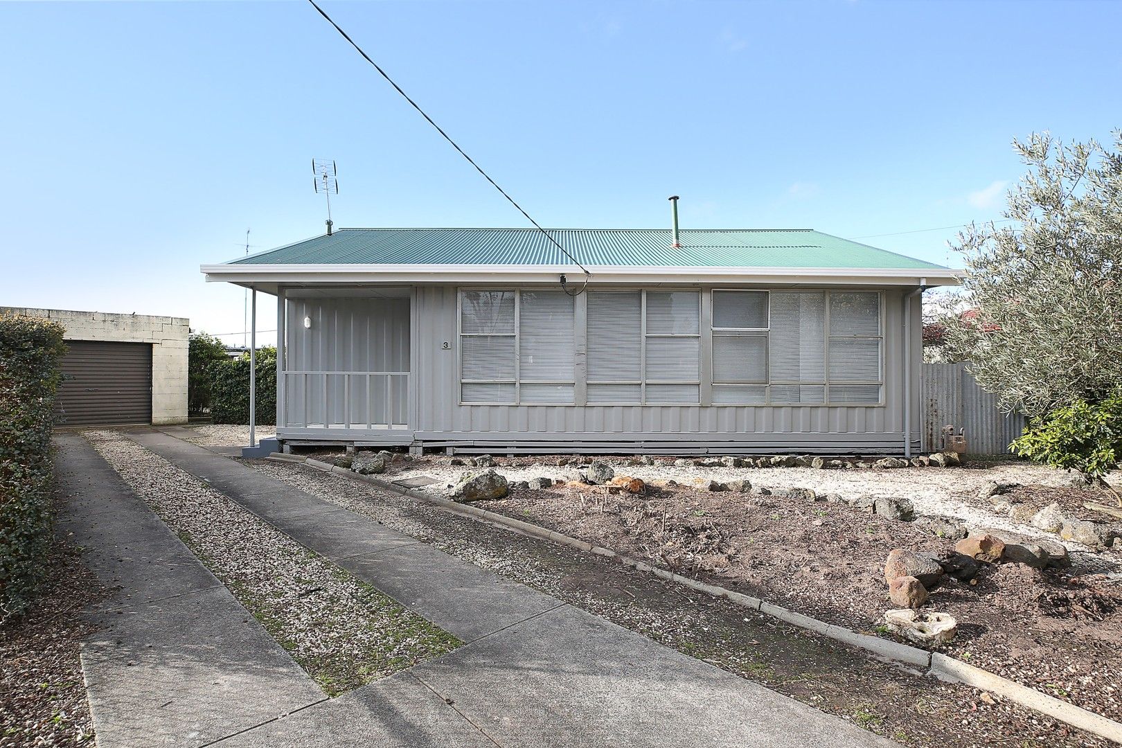 3 bedrooms House in 3 Sears Court COLAC VIC, 3250