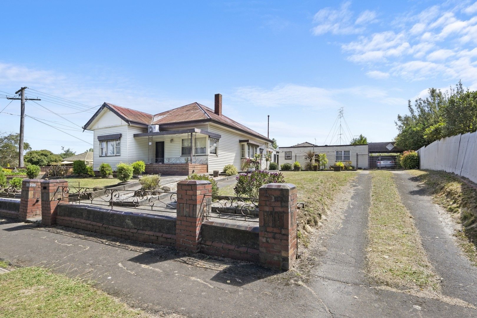 2 bedrooms House in 206 Bell Street REDAN VIC, 3350