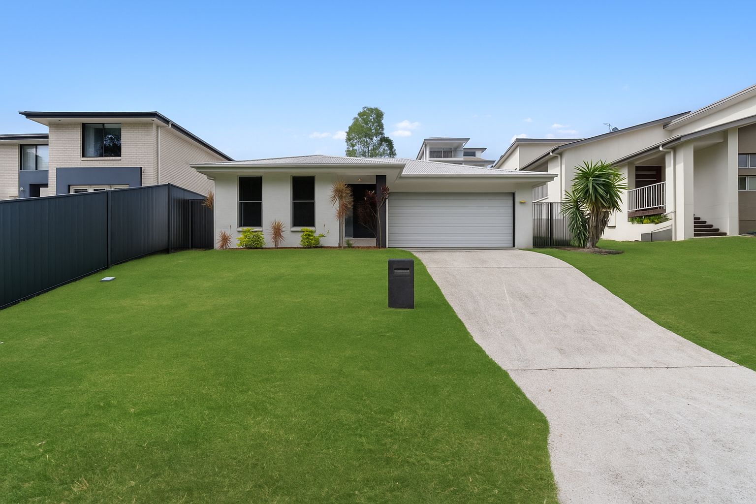 4 bedrooms House in 46 Diamantina Circuit PACIFIC PINES QLD, 4211