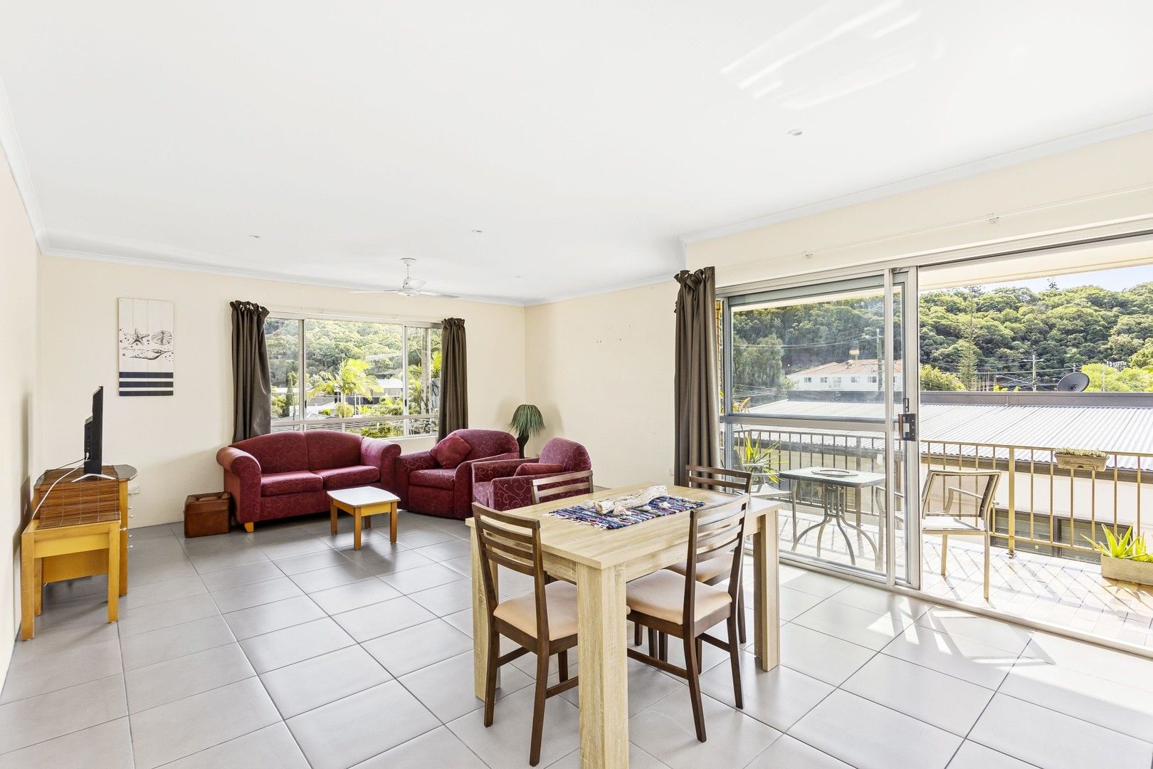 2 bedrooms Apartment / Unit / Flat in 9/18 Ikkina Road BURLEIGH HEADS QLD, 4220