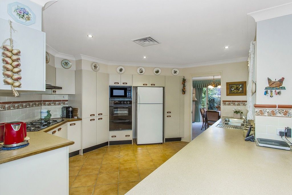 4 Sunny Waters Road, Kincumber NSW 2251, Image 2