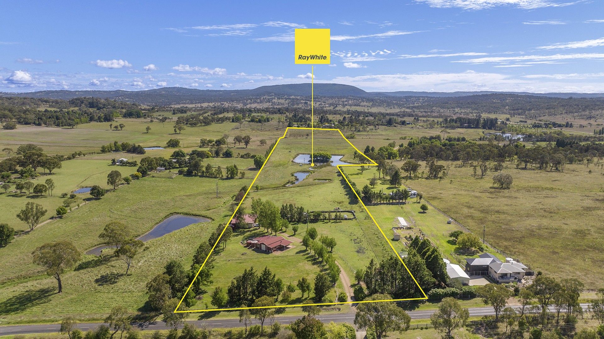 3 bedrooms Acreage / Semi-Rural in 180 Old Inverell Road ARMIDALE NSW, 2350