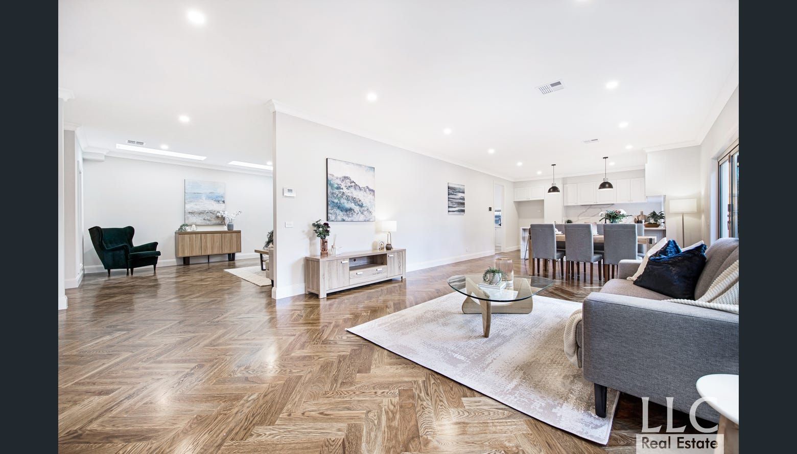 4 bedrooms Townhouse in 1/18 Brazilia Drive GLEN WAVERLEY VIC, 3150
