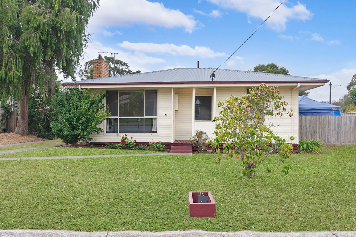 2 bedrooms House in 16 Kenna Avenue HAMILTON VIC, 3300