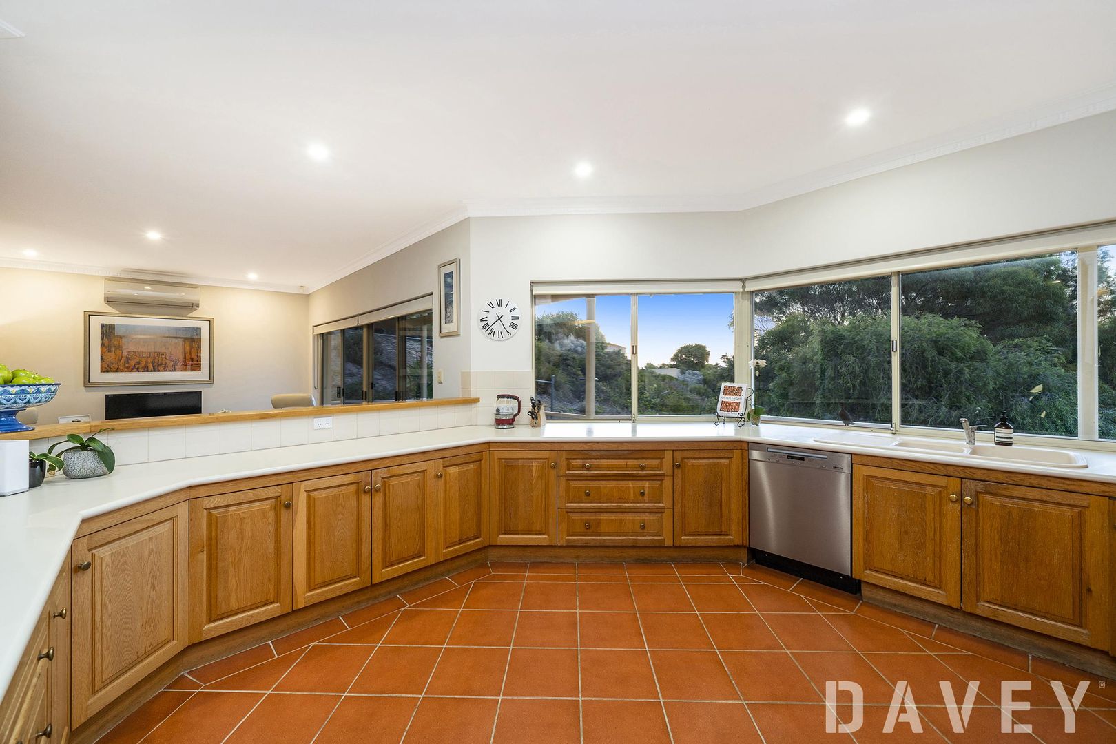 8 Peet Crescent, Trigg WA 6029, Image 2