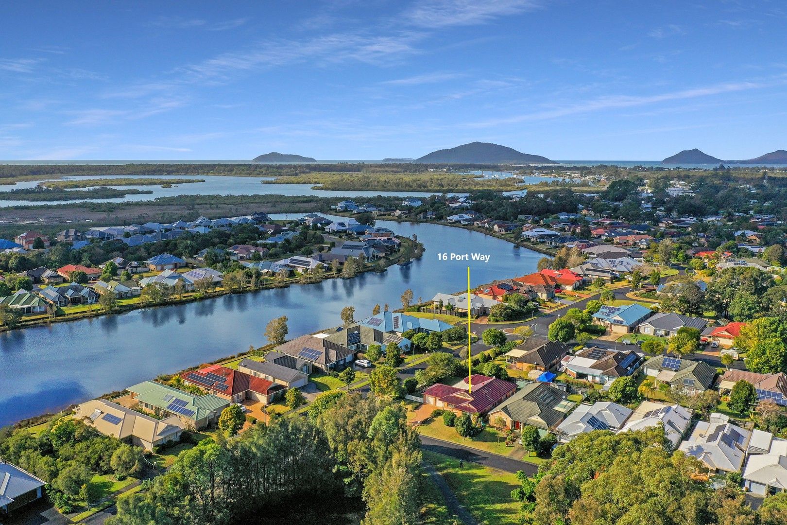 4 bedrooms House in 16 Port Way TEA GARDENS NSW, 2324