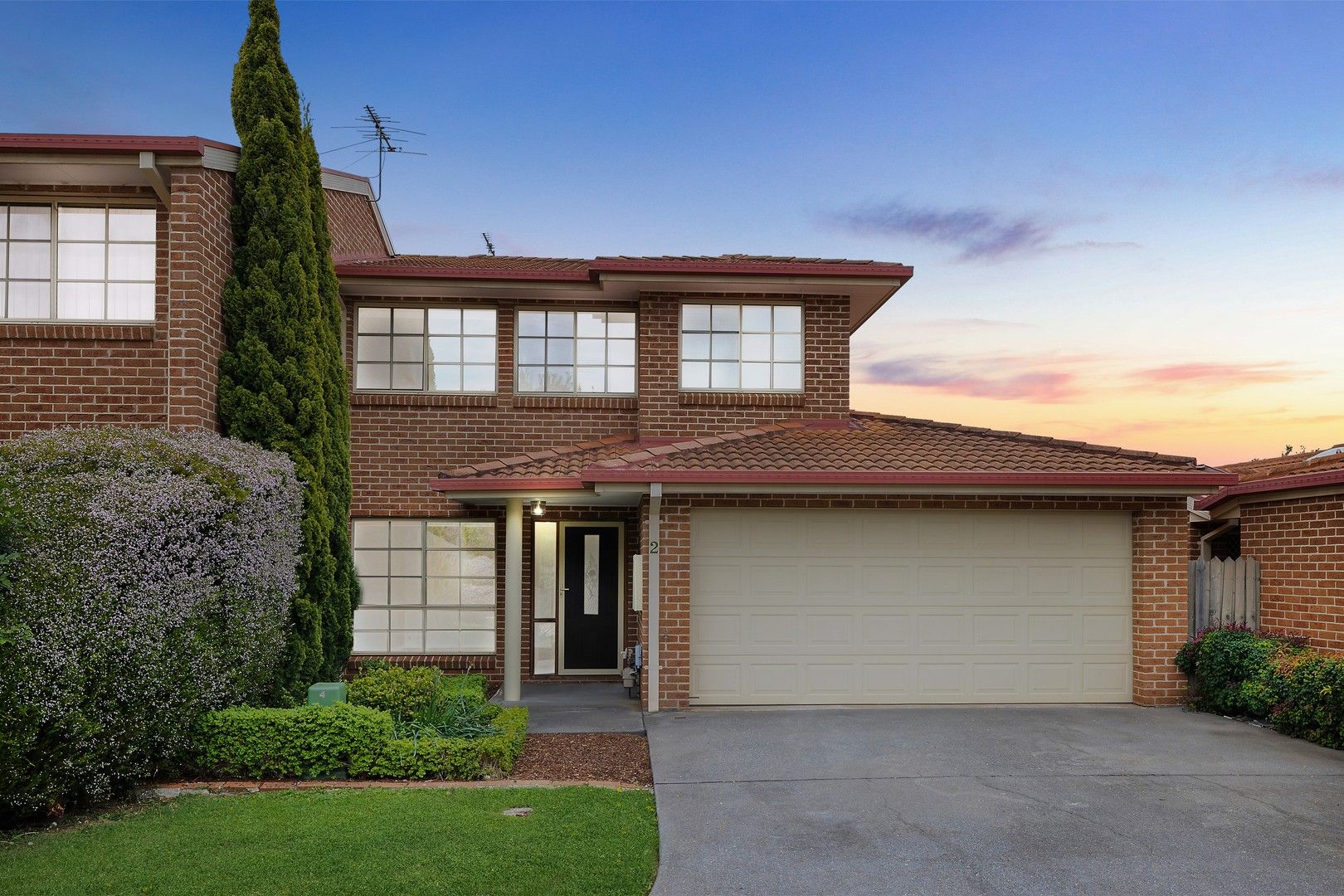 3 bedrooms Townhouse in 2/107 Lexcen Avenue NICHOLLS ACT, 2913