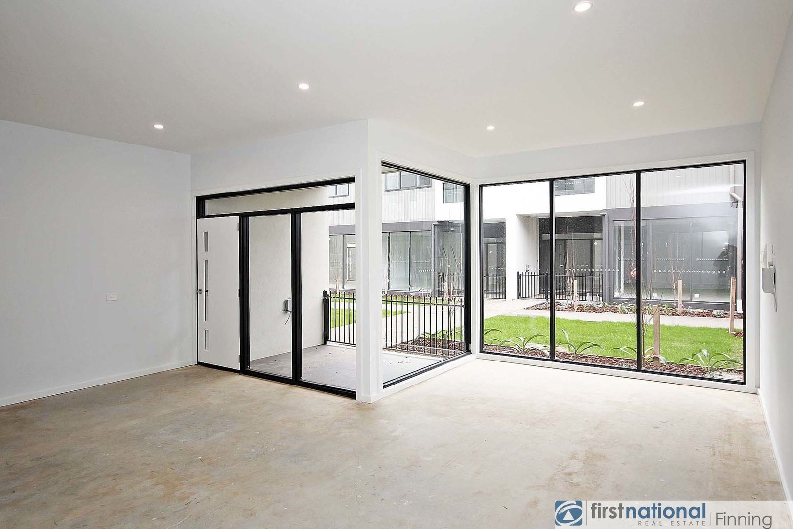 4 Push Pea Way, Cranbourne West VIC 3977, Image 2