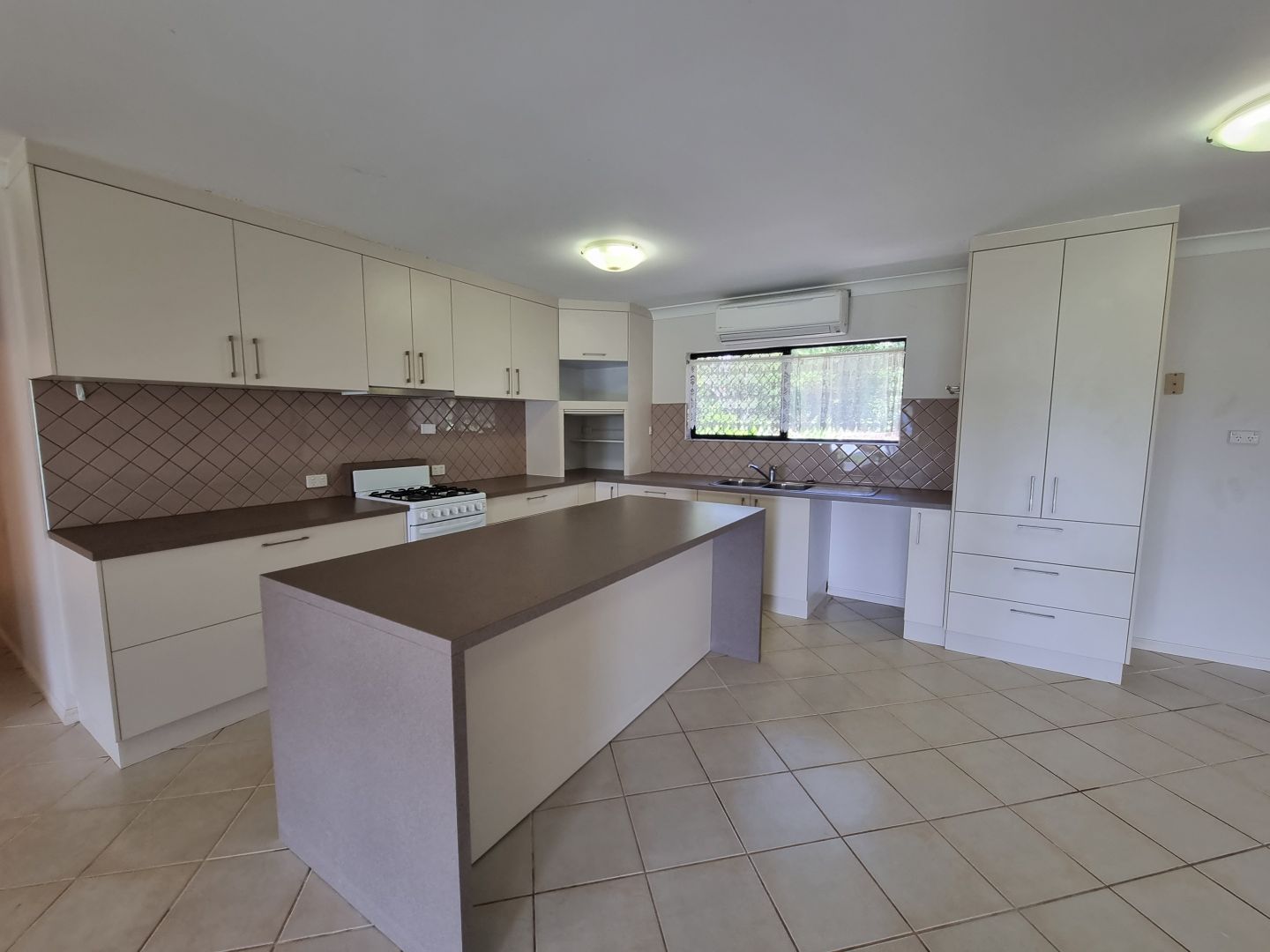 17 Bluewater Drive, Tinaroo QLD 4872 House for Sale 790000