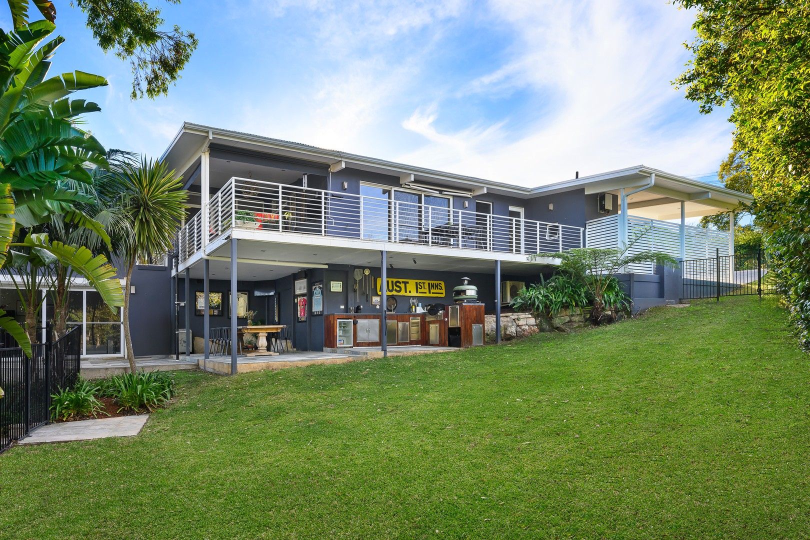 5 bedrooms House in 17 Koonawarra Avenue LINDFIELD NSW, 2070