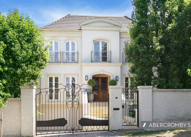 1B Stradbroke Avenue, Toorak VIC 3142