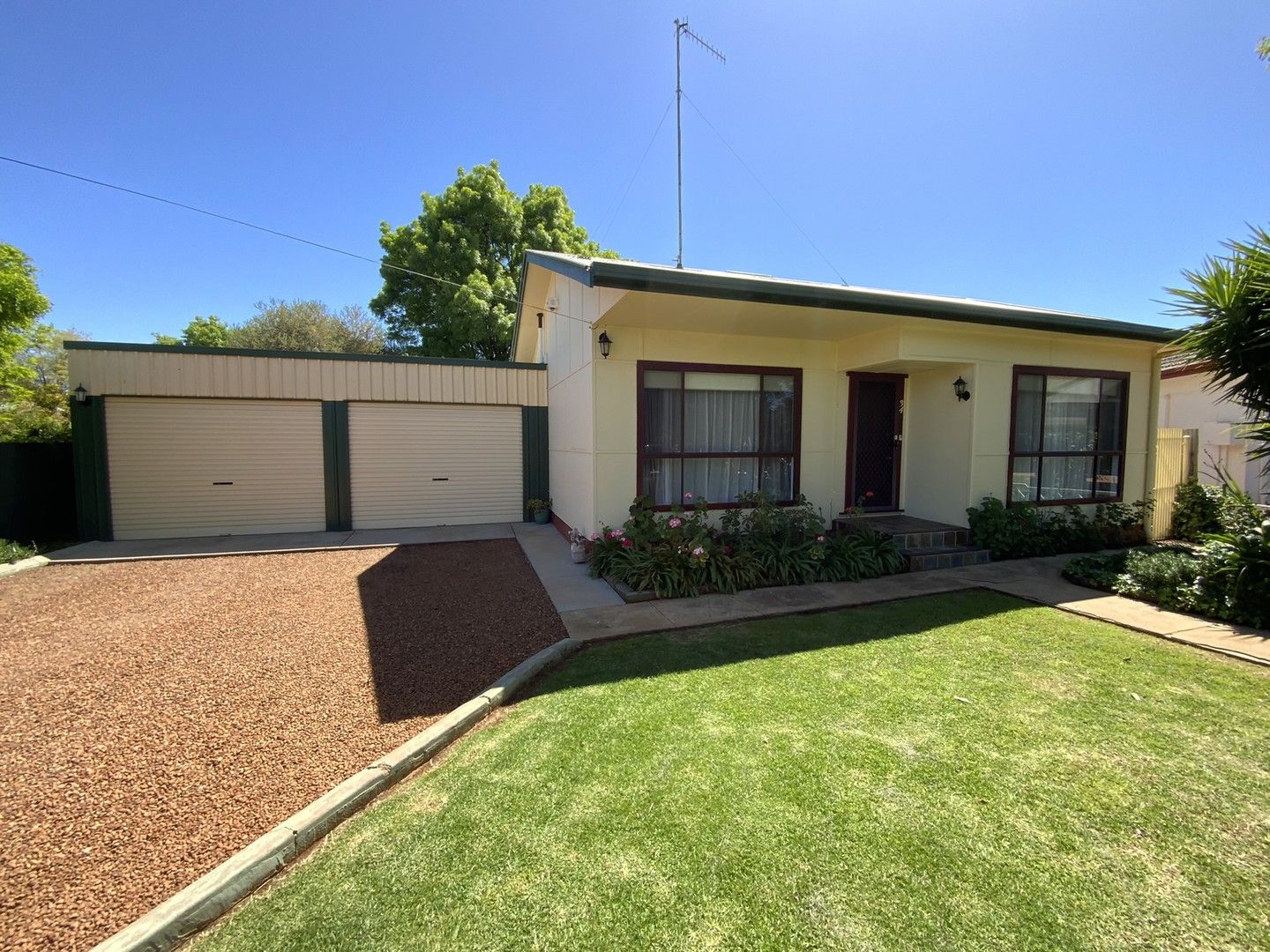 3 bedrooms House in 34 Lawson Crescent GRIFFITH NSW, 2680