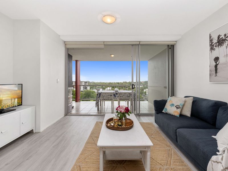 1 bedrooms Apartment / Unit / Flat in 32/27 Station Road INDOOROOPILLY QLD, 4068