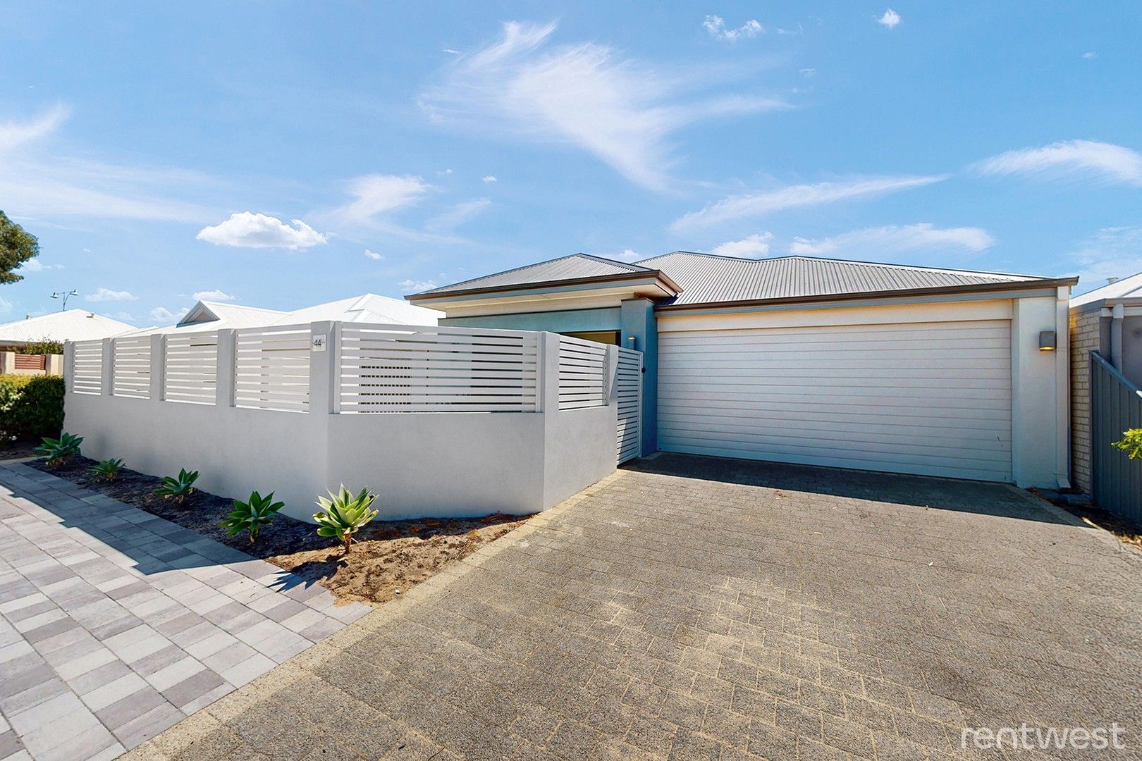 4 bedrooms House in 44 Columbia Cres ALKIMOS WA, 6038