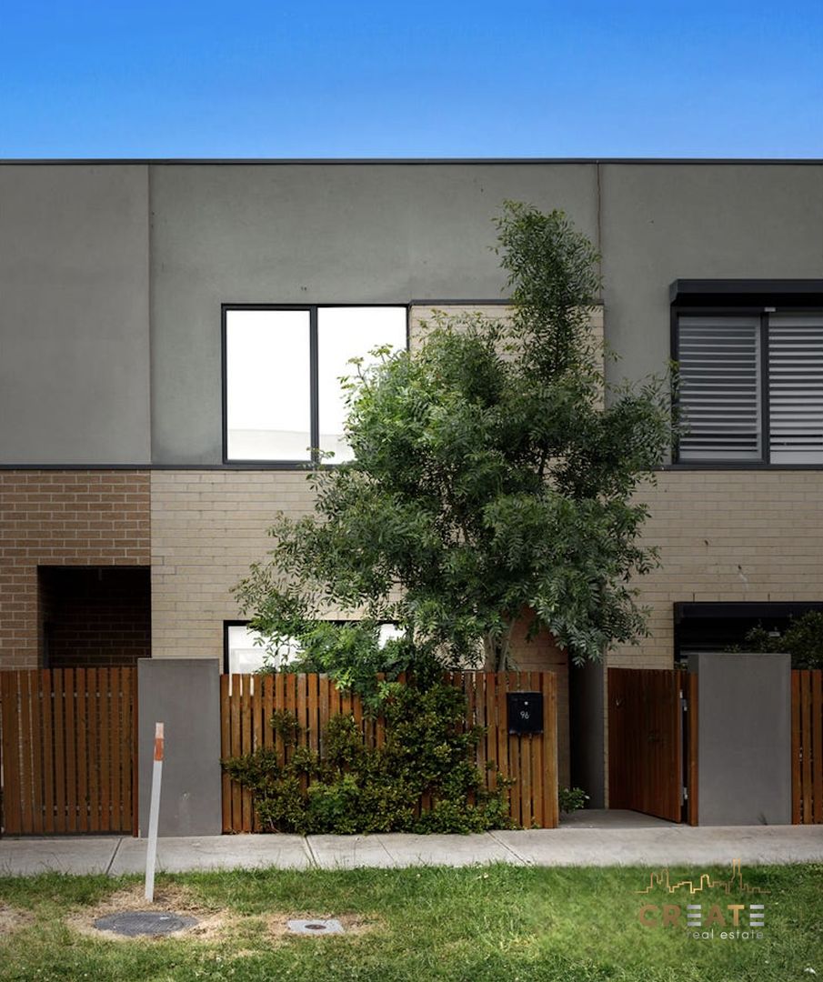 2 bedrooms Townhouse in 96 Queen Circuit SUNSHINE VIC, 3020