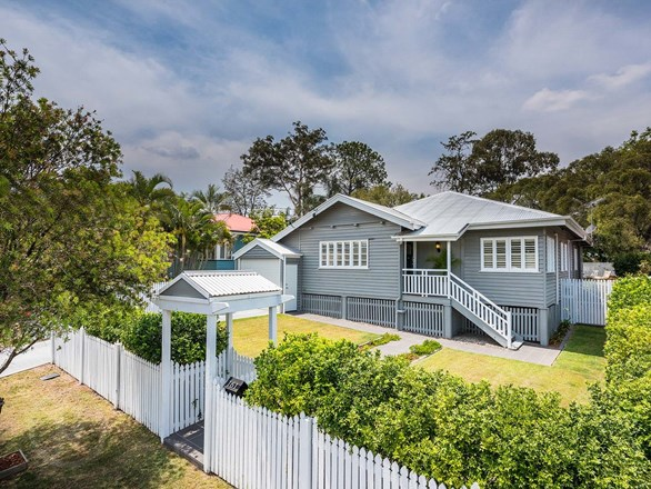 161 Beddoes Street, Holland Park QLD 4121