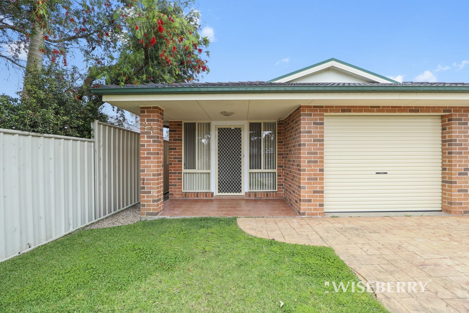 3 bedrooms House in 24 Hunter St CHARMHAVEN NSW, 2263