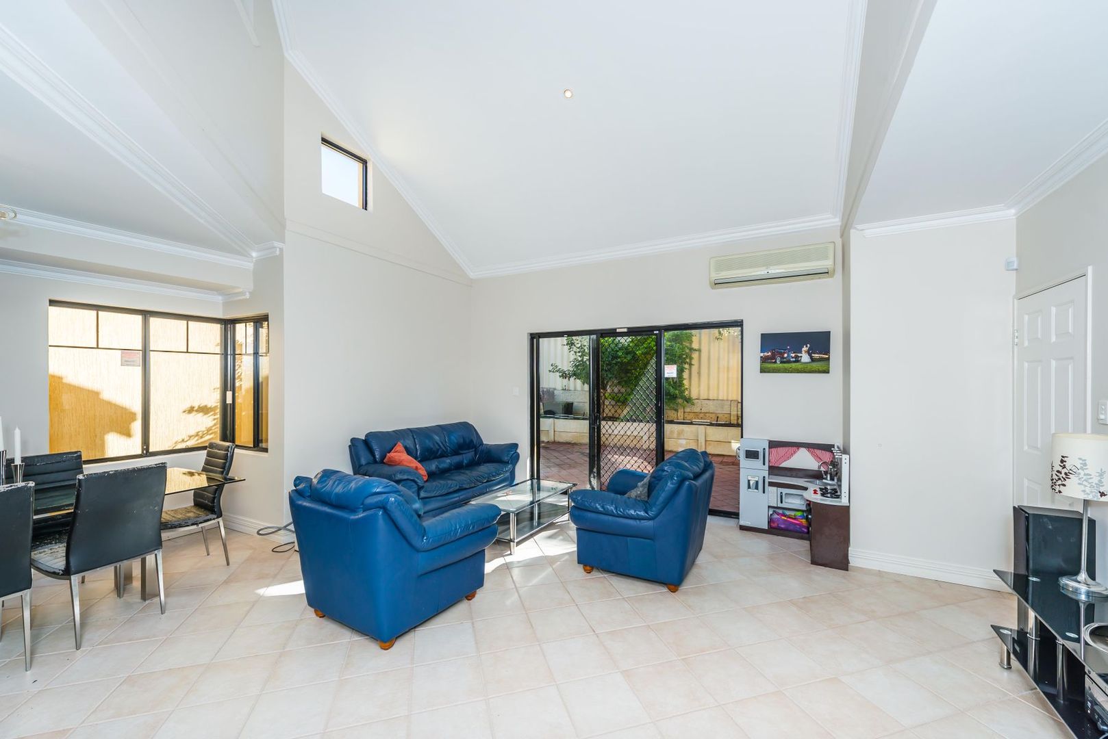 2/18-20 Hayes Avenue, Yokine WA 6060, Image 2