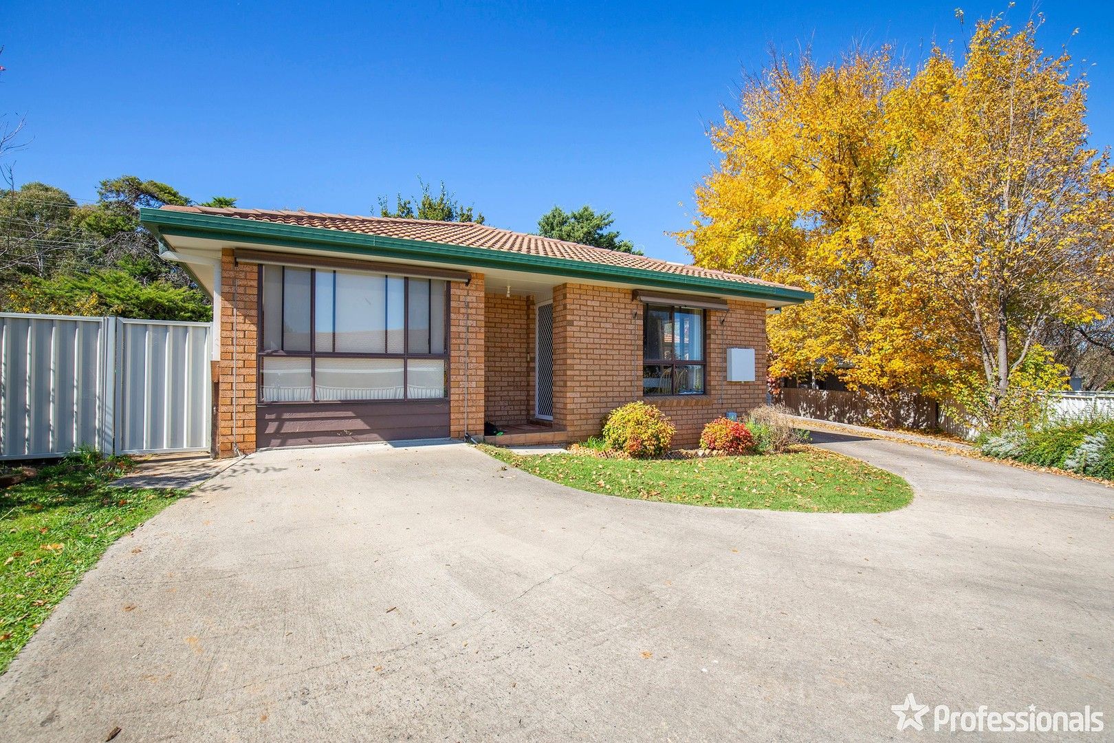 1-2/21 Verna Close, Armidale NSW 2350, Image 0