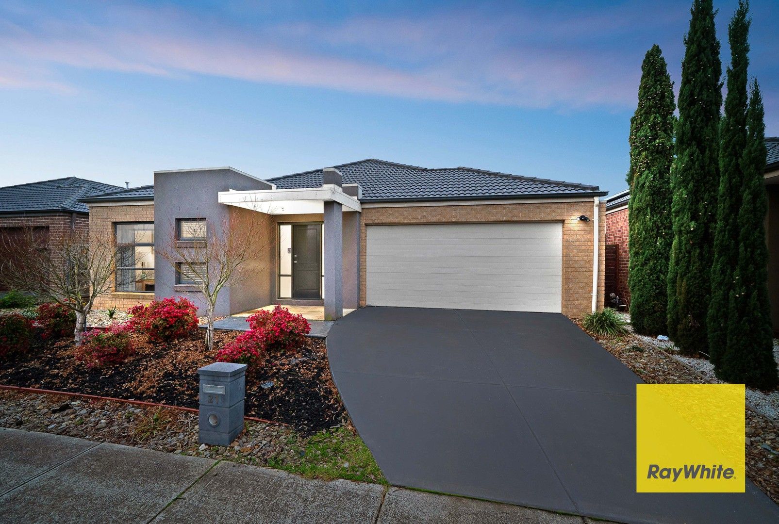 4 bedrooms House in 21 Stannifer Street TARNEIT VIC, 3029