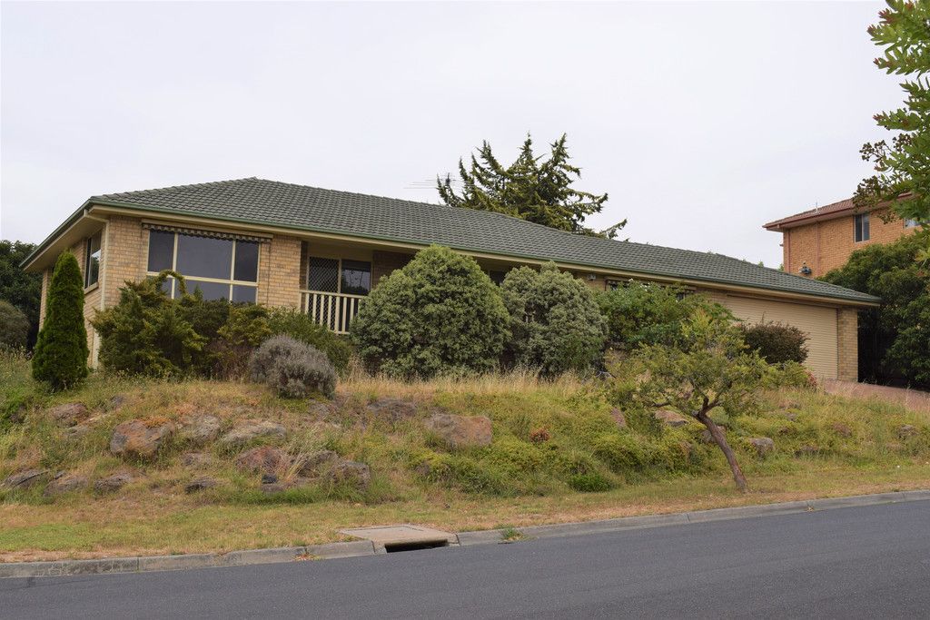 3 bedrooms House in 2 OFFICER COURT SUNBURY VIC, 3429