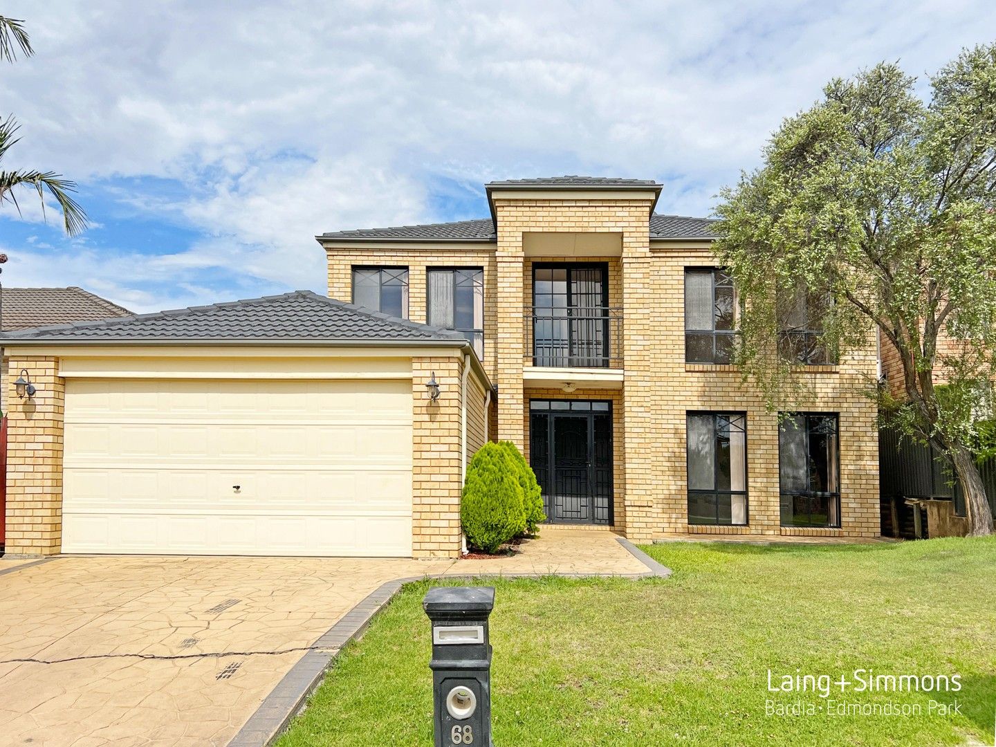 5 bedrooms House in 68 Carmichael Drive WEST HOXTON NSW, 2171