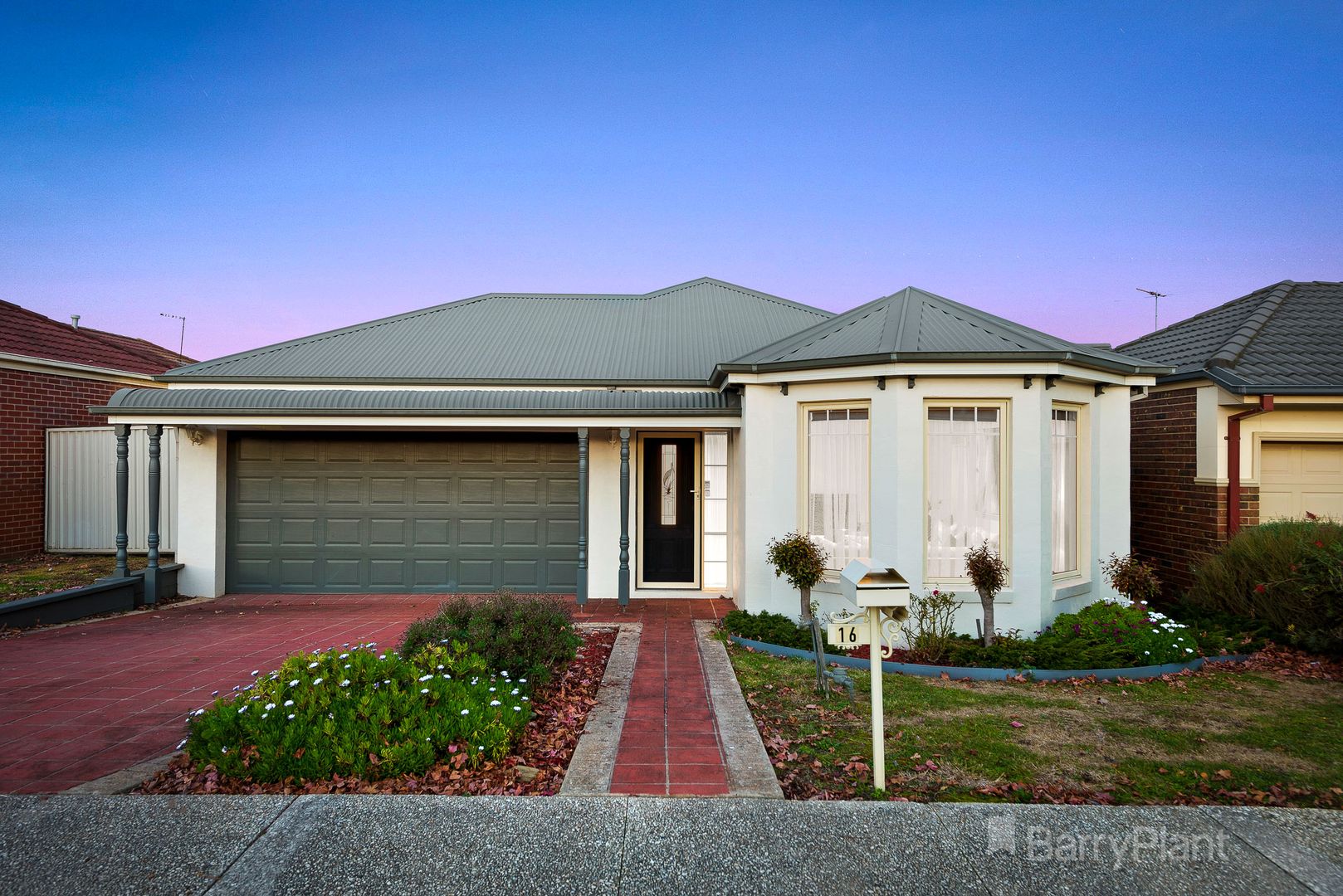 3 bedrooms House in 16 St. Leonard Way PAKENHAM VIC, 3810