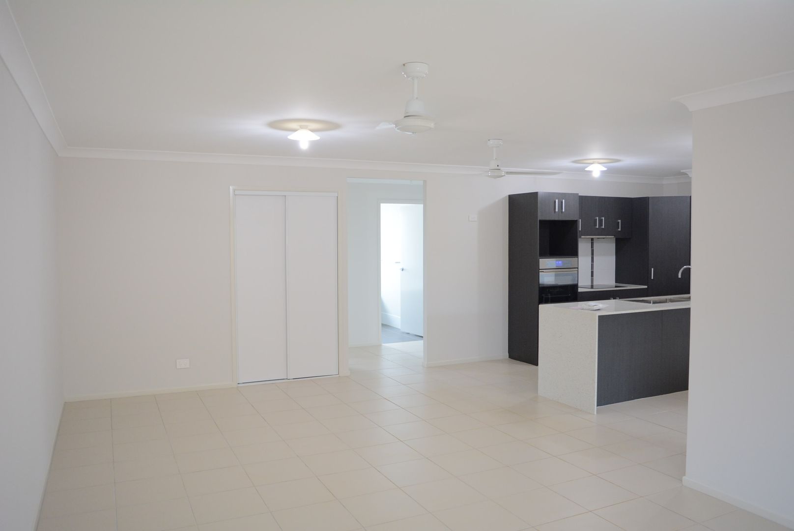 1/3 Macrossan Street, Cranley QLD 4350, Image 2