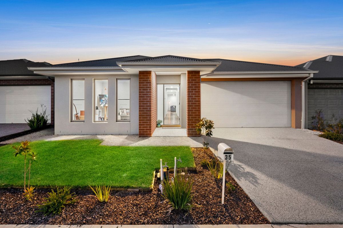 3 bedrooms House in 35 Madeira Street ARMSTRONG CREEK VIC, 3217