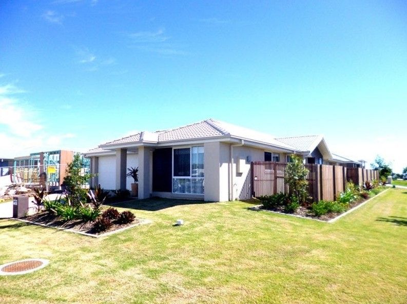 4 bedrooms House in 33 Ningaloo Dr PIMPAMA QLD, 4209