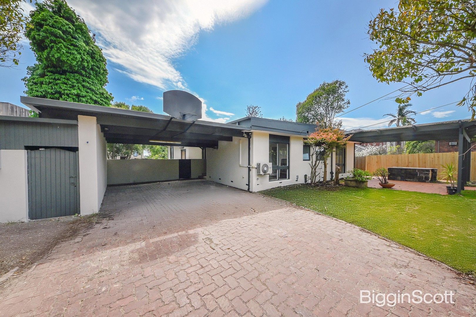 4 bedrooms House in 11 Newton Grove GLEN WAVERLEY VIC, 3150