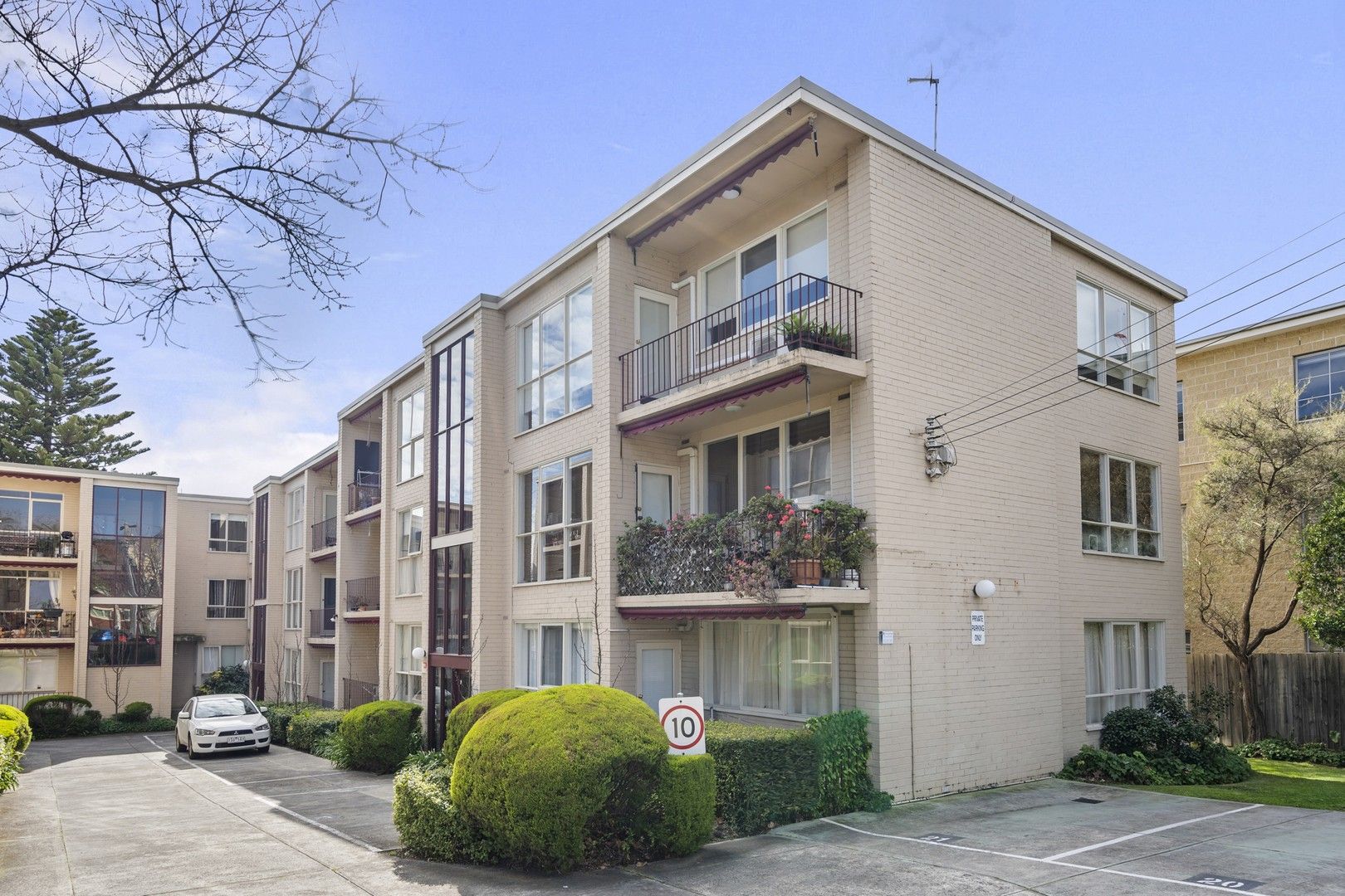 2 bedrooms Apartment / Unit / Flat in 16/579 Dandenong Road ARMADALE VIC, 3143