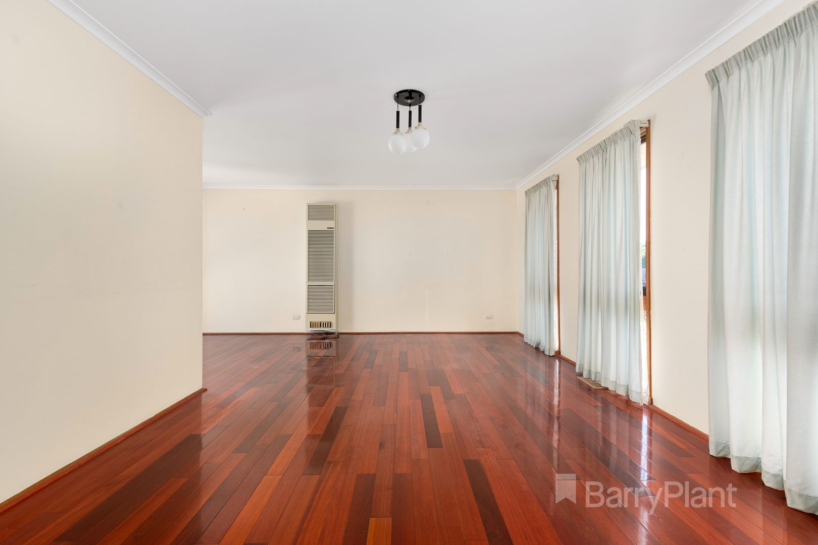 8 Nevis Court, Endeavour Hills VIC 3802, Image 2