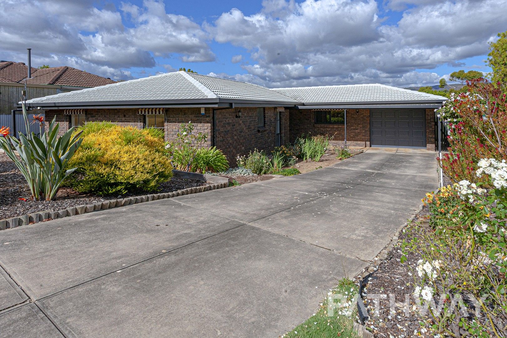 4 bedrooms House in 37 Knightsbridge Avenue VALLEY VIEW SA, 5093