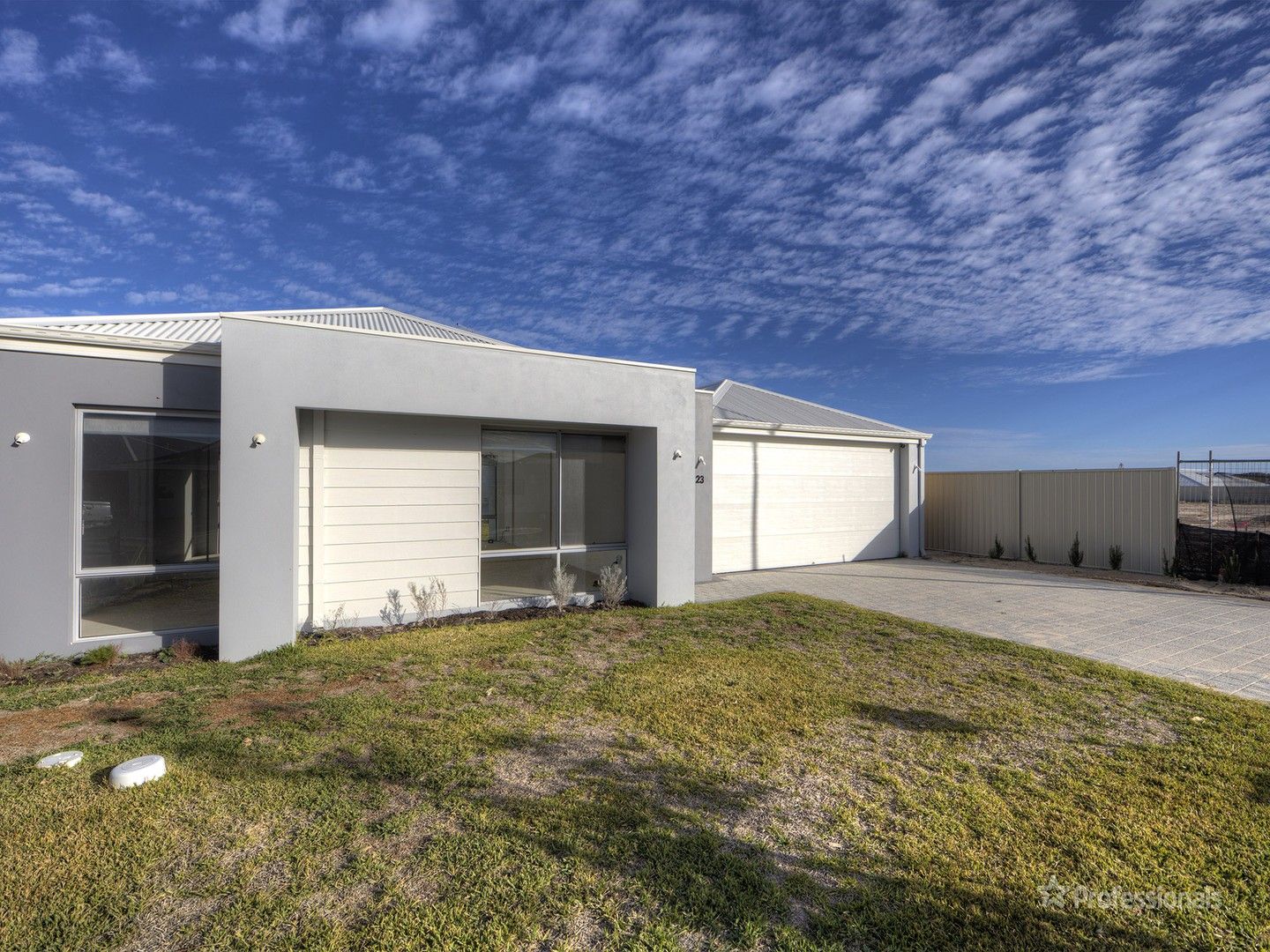 4 bedrooms House in 23 Hatchway Road ALKIMOS WA, 6038