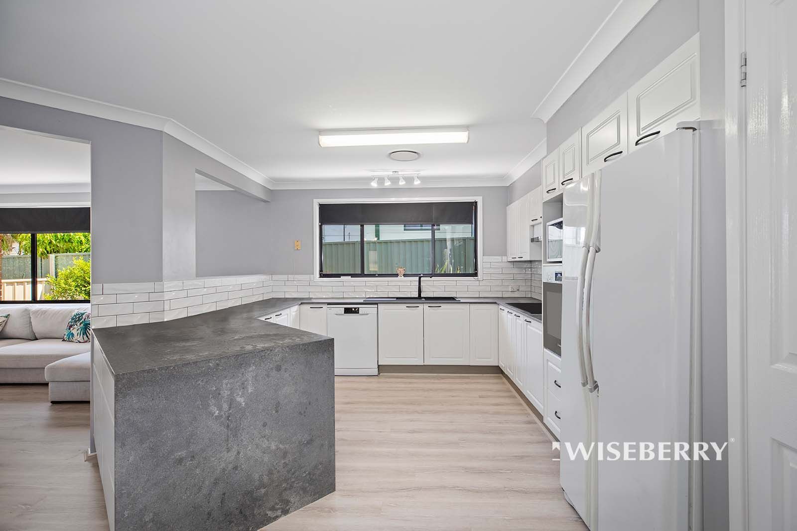 10 Merrendale Avenue, Gorokan NSW 2263, Image 2