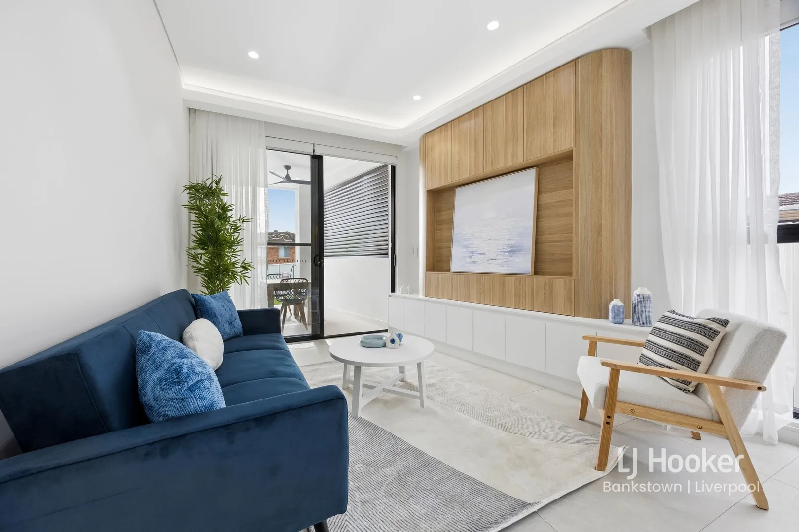 Brand New Architectural Residence with Premium Finishes & Effortless Family Living – další
