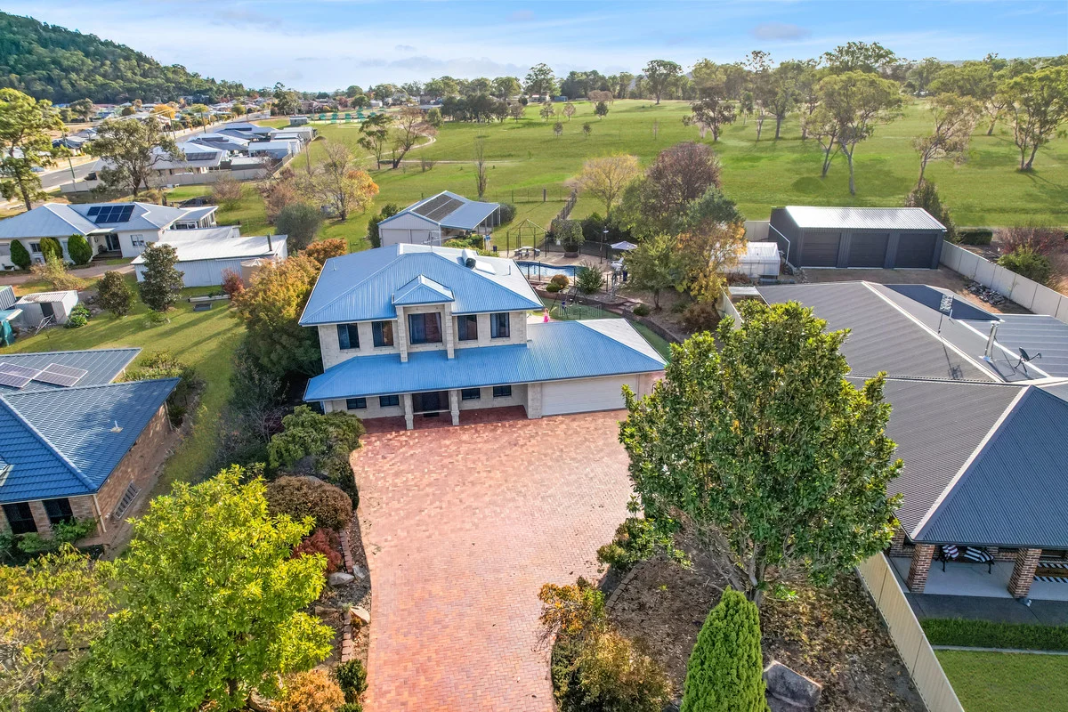 Additional image 2 of 24 Fairway Crescent, Stanthorpe QLD 4380