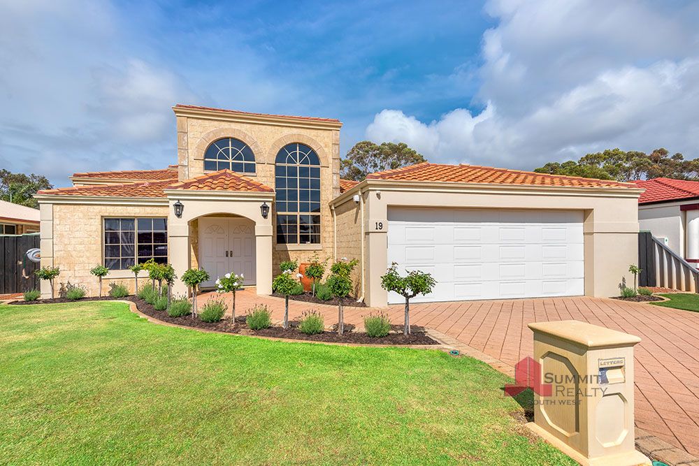 19 Turnberry Way, Pelican Point WA 6230