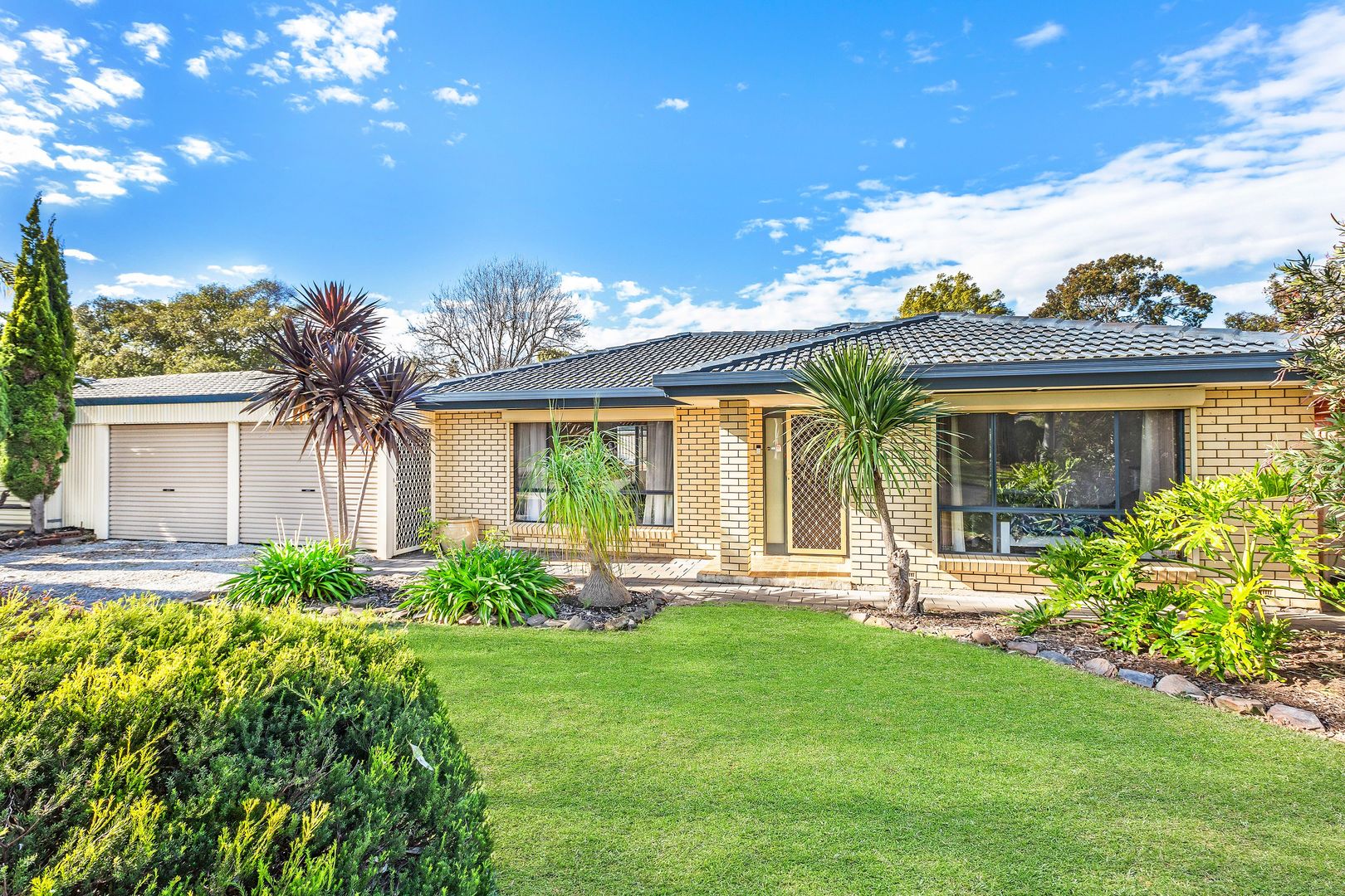 15 Jade Crescent, Happy Valle Property History & Address Research