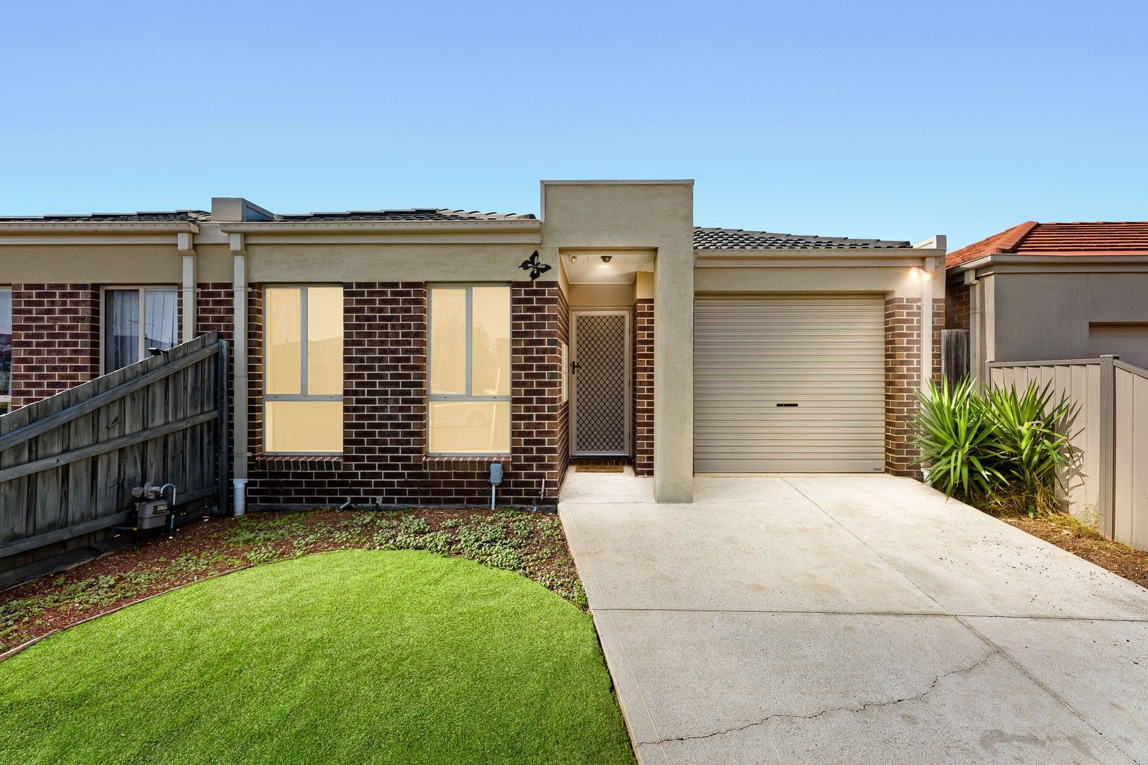 2/24 Harrow Place, Truganina VIC 3029, Image 0