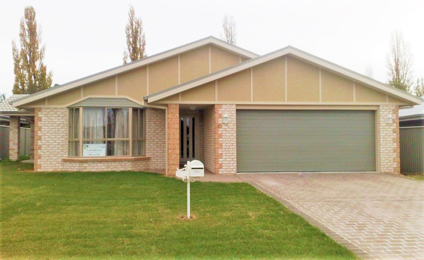 8 Rusden Court Armidale Nsw 2350 House For Rent 480