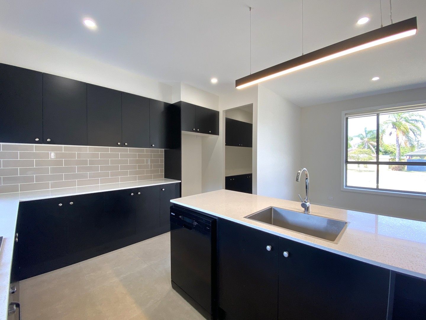 3 bedrooms House in 17 Collins Crescent BENOWA QLD, 4217