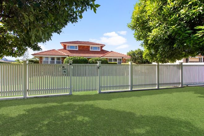 Picture of 22 Bramble Street, WOODY POINT QLD 4019
