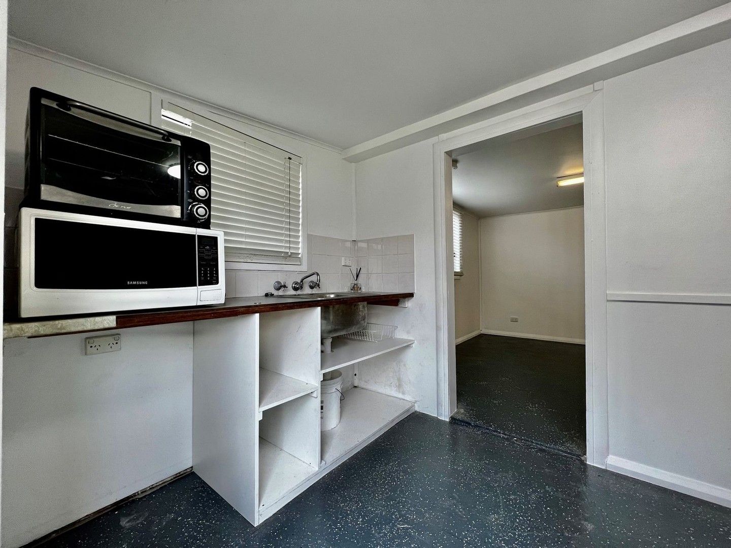 1 bedrooms Studio in C/30 Dorothy Avenue WOY WOY NSW, 2256