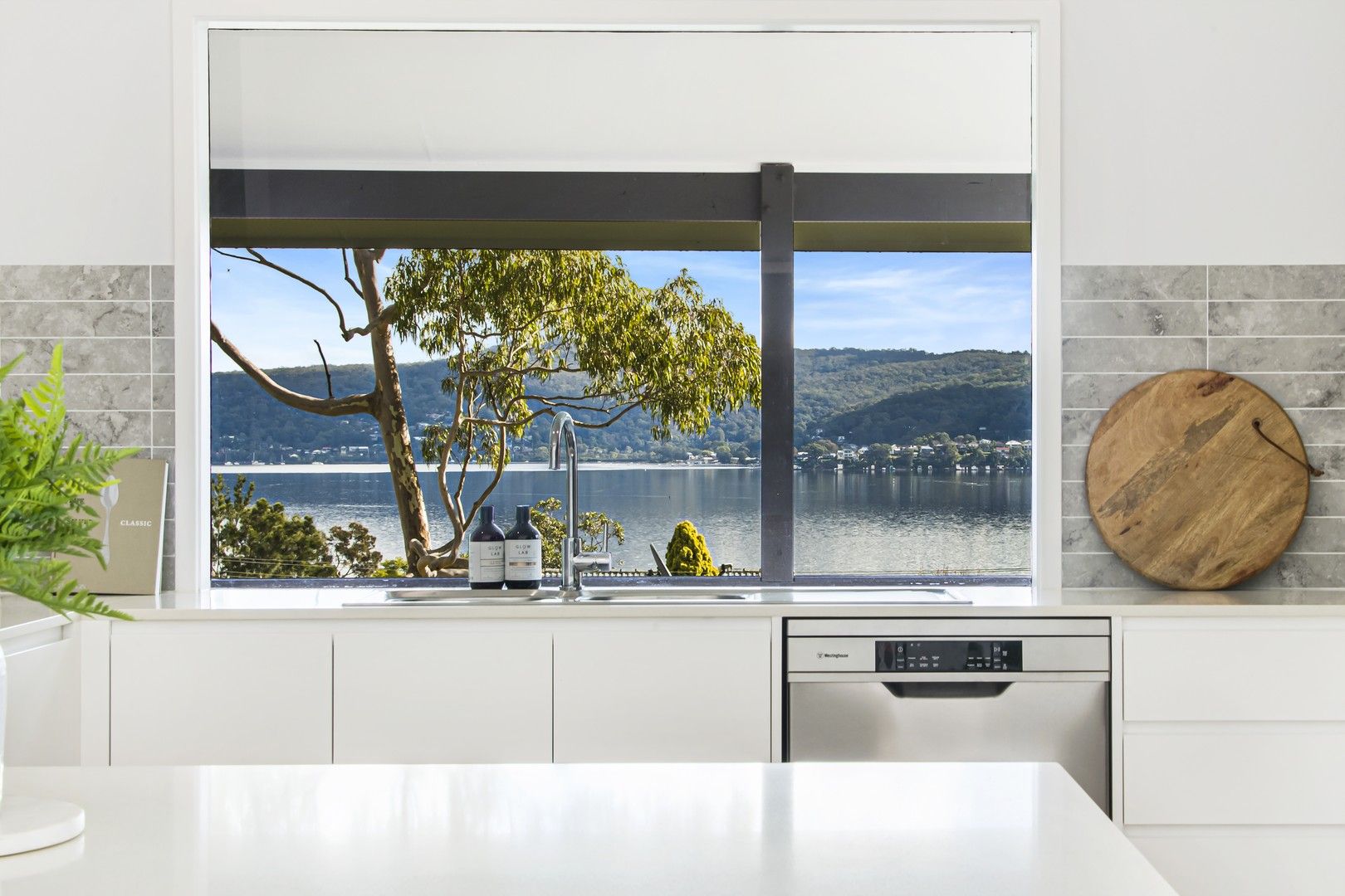 4 bedrooms House in  GREEN POINT NSW, 2251